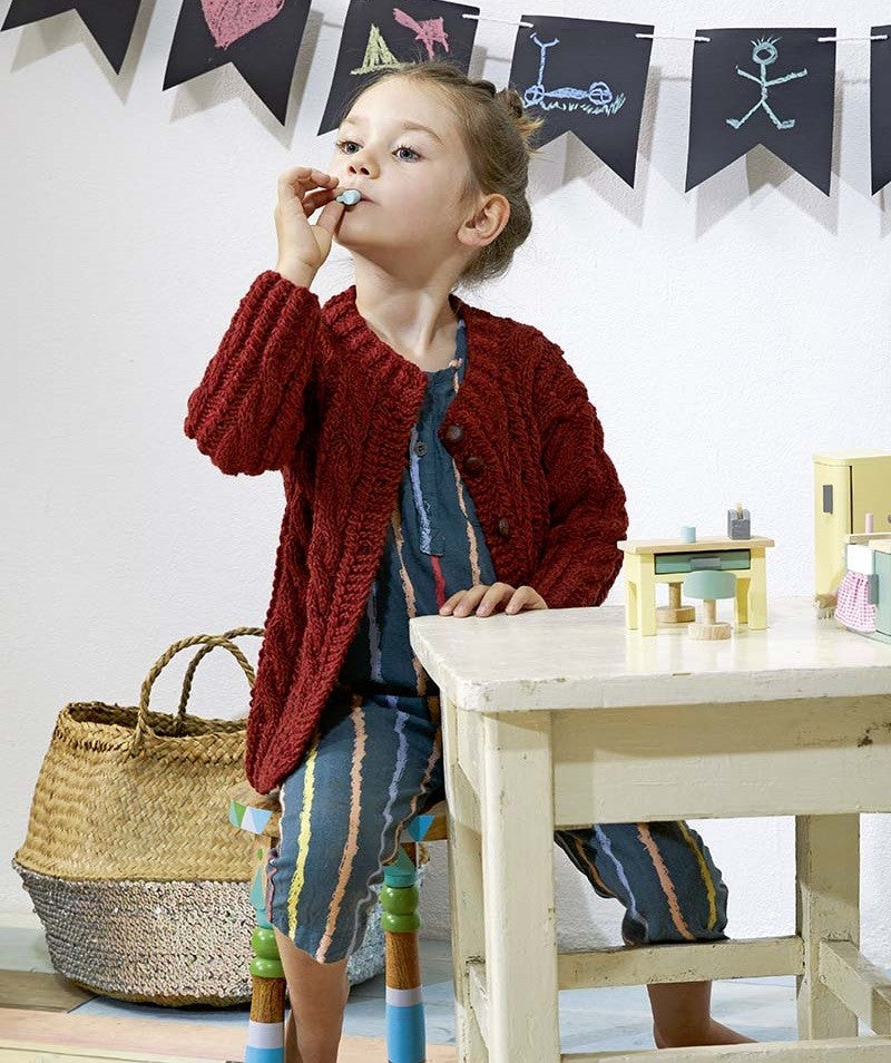 Gilet à torsades enfant porté - modèle 18 du catalogue FAM 254