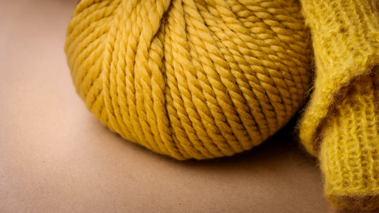 Laines à tricoter : comment bien choisir ses pelotes pour un tricot réussi ?